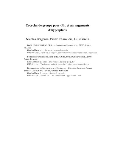 Cocycles de groupe pour GLn et arrangements d’hyperplans