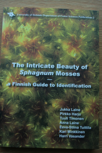 The Intricate Beauty of Sphagnum Mosses: A Finnish Guide for Identification